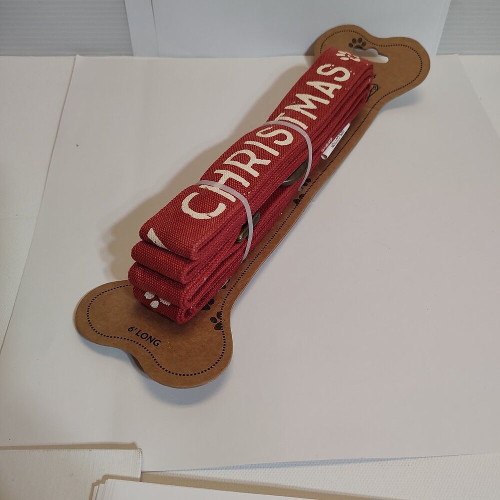 Primitives by Kathy Red and White Merry Christmas Leash